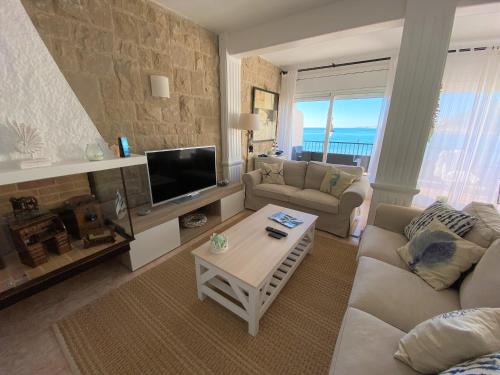 El Roc de Sant Gaieta Apartment | Pet-Friendly Oceanfront Getaway at Casa 24 - Rated 9.6/10
