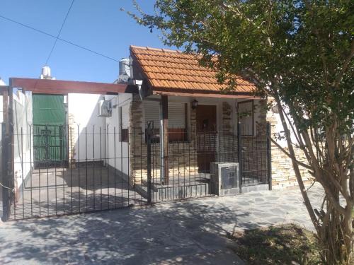 Miramar House | Ideal Casa for 6 Near City Center - Pet and Child Friendly