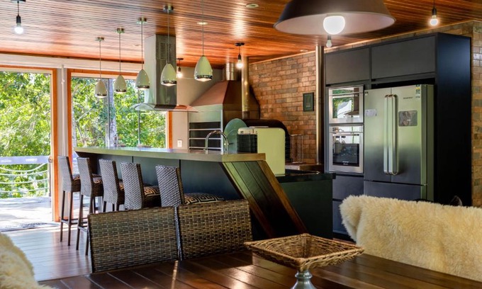 Biguacu House | Relax at Casa 3 Suítes with Pool and BBQ Amenities
