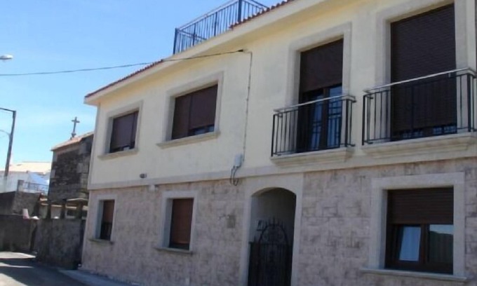 Neano Cottage | Cozy Casa Añón: Oceanfront Retreat for Two, Rated 10/10