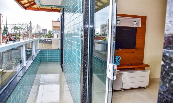 Maracana House | Ideal Stay Steps from Praia Maracanã: Family & Pet Friendly