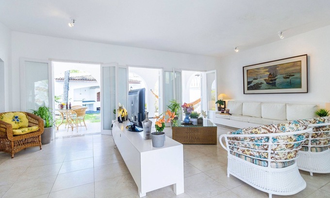 Cibratel I House | Cozy Casa Steps from the Beach with Family-Friendly Amenities