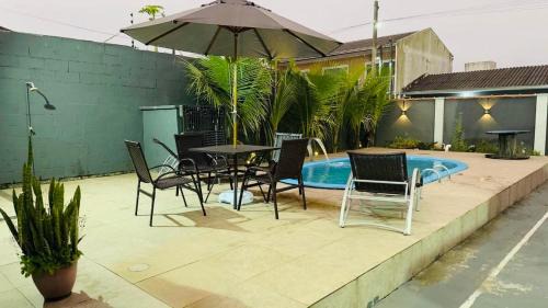 Matinhos House | Experience Casa com Piscina: Steps from the Beach!