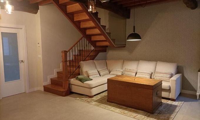 Santiago de Compostela House | Family-Friendly Stay at Casa a Antiga Tenda - Rated 9.9