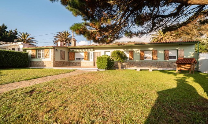 Ferrol House | Inviting Oceanfront Stay at Casa A Bicuda for Families