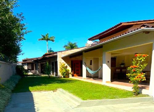 Maresias House | Cozy Casa Steps from the Beach with Oceanfront Views