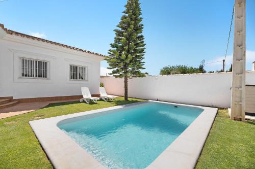 Chiclana de la Frontera House | Relax at Casa Abedul Sancti Petri with Top Amenities