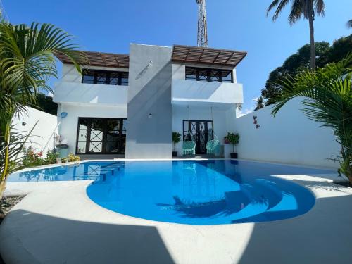 Puerto Madero Villa | Family-Friendly Casa AbrahamMya with Pool and Pet Access