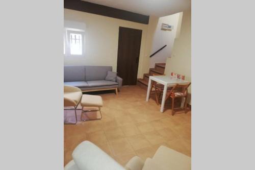Enguidanos House | Discover Casa Abuelo Lorenzo: Family-Friendly Getaway