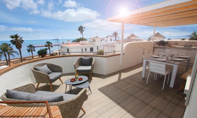 Cambrils House | Oceanfront Family Retreat at Casa Acacia Mar - Rated 9.4