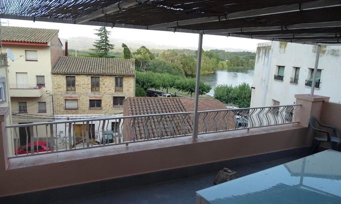 Miravet House | Cozy Casa with BBQ, Perfect for Family Getaways