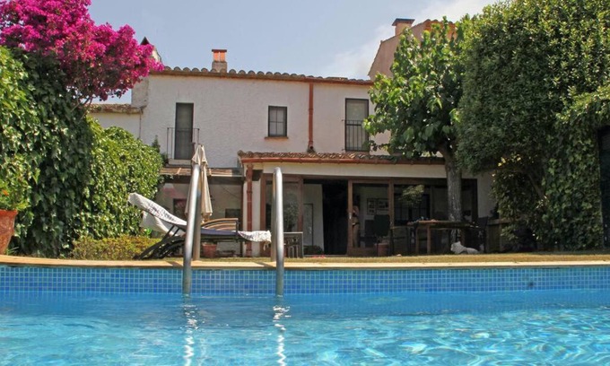 Begur House | Cozy Oceanfront Casa in Begur with Pool and Pet-Friendly Perks