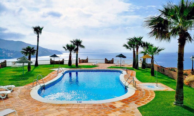 Velilla-Taramay House | Cozy Casa Acogedora with Pool & Ocean View Amenities