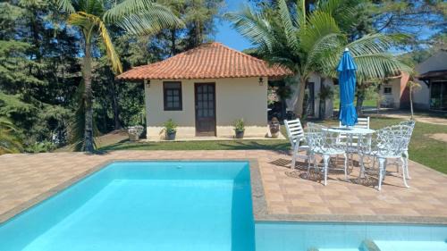 Miguel Pereira Cabin | casa aconchegante na montanha