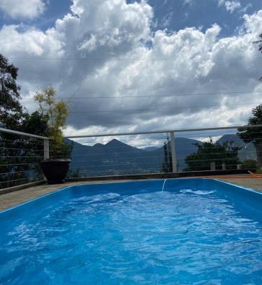 Chacara Paraiso House | Cozy Retreat with Beautiful Views, 5 Min from the Center