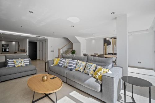 Golden Mile House | Experience Casa Adriana: 4-Star Comfort with Pool & Pets