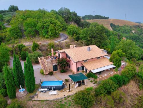 Penne Apartment | Charming Casa Adriana: Oceanfront with Pool & Pet-Friendly