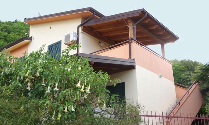 San Giorgio Apartment | Cozy Casa Al Cicero: Pet-Friendly with Ocean Views