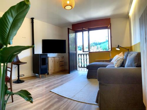 La Acebosa House | Family-Friendly Casa Aloha with Convenient Parking Options