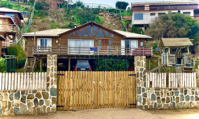 Los Molles Apartment | Family-Friendly Casa Steps from the Beach with Pet Amenities