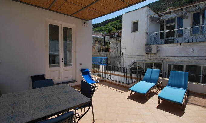 Canneto Apartment | Relax at Casa Al Mar Canneto: Family-Friendly Retreat