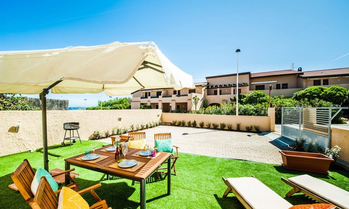 Lu Bagnu House | Seaside Retreat with Private Parking and Ocean View