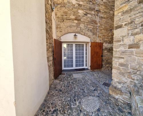 Diano Castello Apartment | Relax at Casa Vacanze AL TEATRO - Pet & Child Friendly Stay