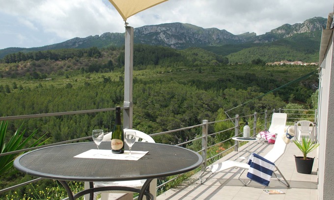 Les Planes del Rei Apartment | Casa Alados: Oceanfront Escape with Pool & 9.8/10 Rating