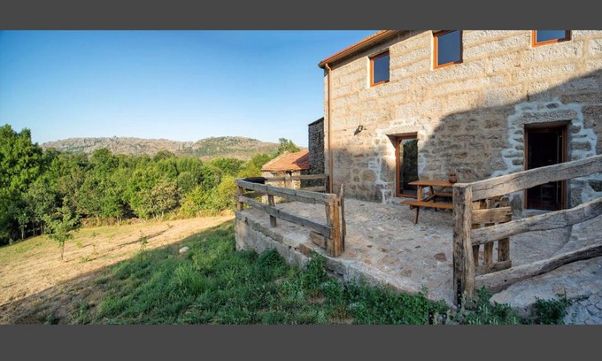 Melgaco Villa | Pet-Friendly Casa Alagoa: Guest Rated 9/10 for Families