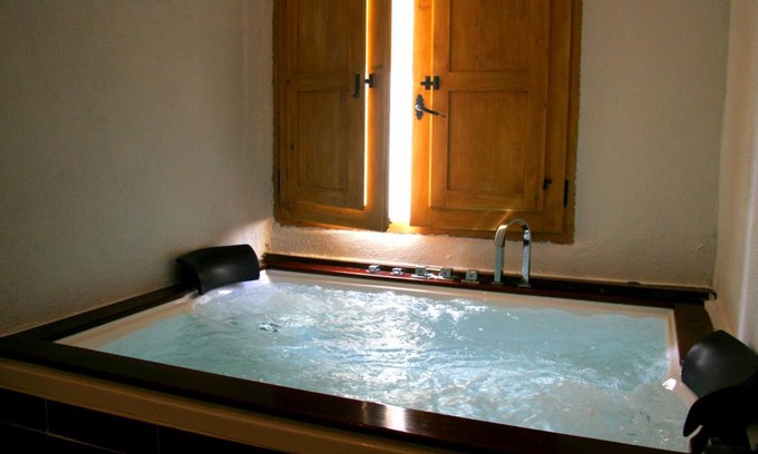 Chert House | Exceptional Comfort at Casa Alba: Pet-Friendly & Spa Amenities