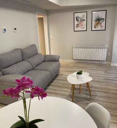 Tudela Apartment | Casa Alberto 1 izda: Family-Friendly with Top Guest Ratings