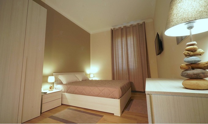 Genoa Apartment | Inviting Casa Ale GR: Family-Friendly with Kitchen & Breakfast