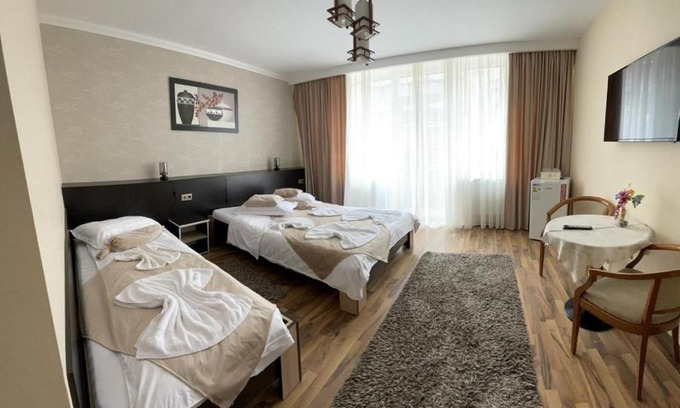 Tirgu Jiu House | Inviting Casa Alex: Family-Friendly Stay with Breakfast