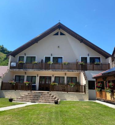 Gales House | Discover CASA ALEXANDRA: Family-Friendly with Top Ratings