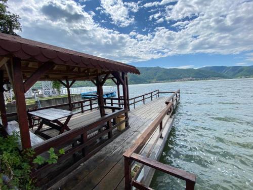 Orsova House | Relax at Casa Alexandreea with Ocean View & Private Beach