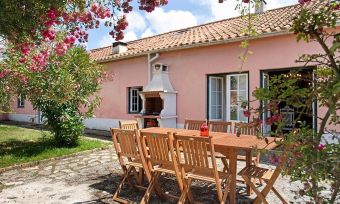 Alcobaca House | Experience Casa Alfeizerão: Family-Friendly with Pool