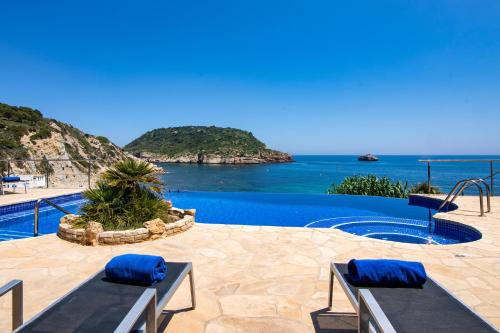 Mar Azul Villa | Cozy Casa Alicia 10: Pet-Friendly Oceanfront Retreat
