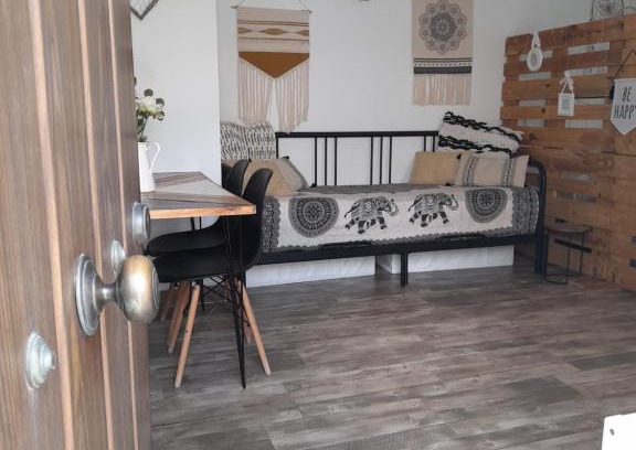 Alcala de los Gazules Apartment | Pet-Friendly Casa Alkalat: Ideal for Family Getaways
