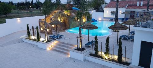Vimieiro House | Discover Casa Almeida: Oceanfront Retreat with Pool & Hot Tub