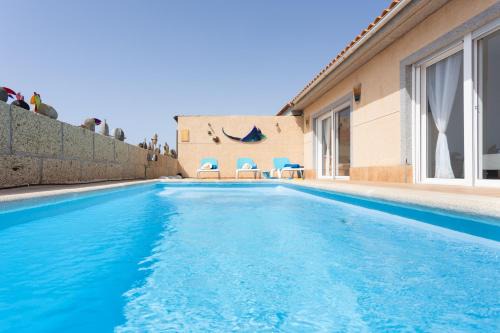 La Listada House | Casa Almendra: Ocean View Retreat with Private Pool & BBQ