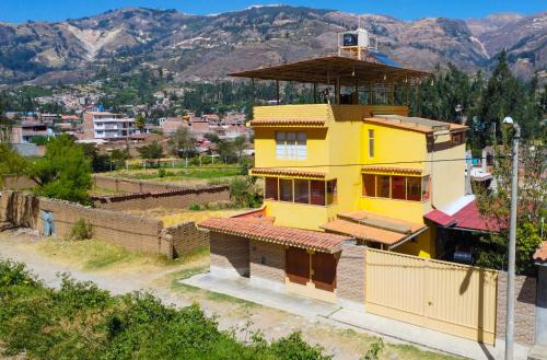 Tarica House | Top-Rated Casa Alojamiento Tocllaraju with Breakfast Included