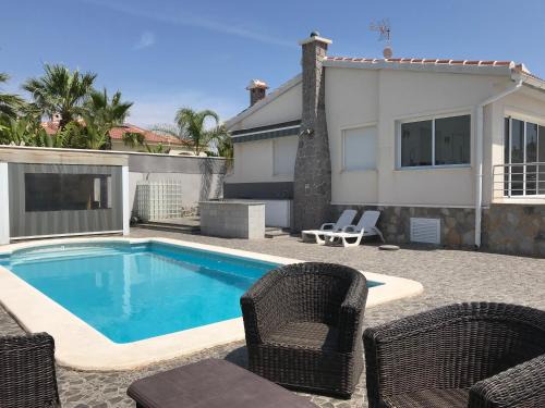 Quesada House | Relax at Casa Alta - Villa with Private Pool for Families