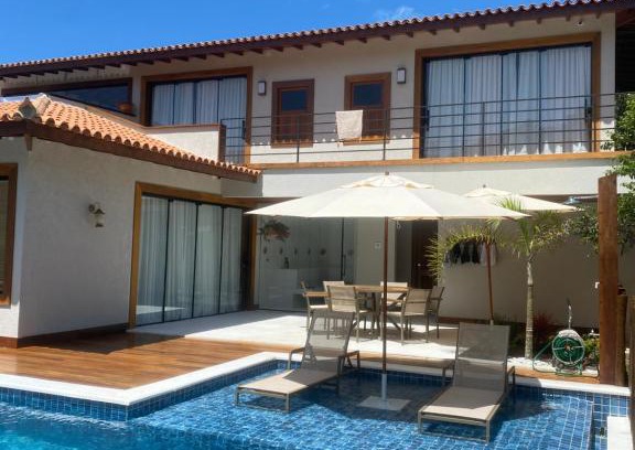 Brava House | Elegant Casa Just Steps from Praia Brava with Ocean Views