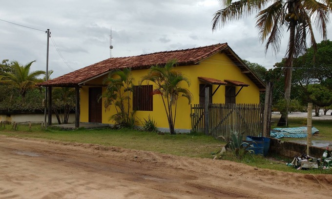 Corumbau House | Cozy Casa Amarela: 200m to the Beach, Pet-Friendly Stay