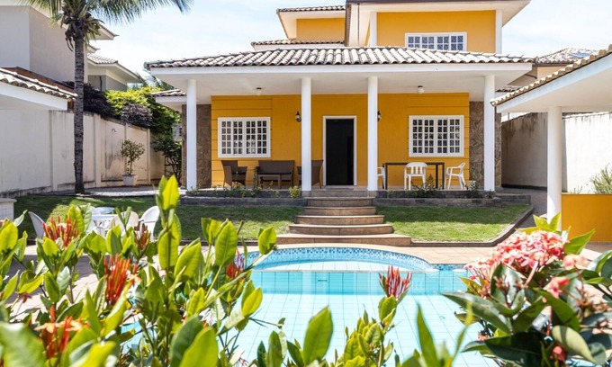 Camboinhas House | Casa Amarela Camboinhas: Family-Friendly Getaway Awaits