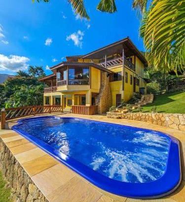 Frade Villa | Relax at Casa Amarela Portogalo with Private Beach & Pool