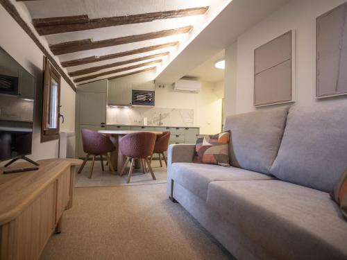 Albarracin Apartment | Discover La Casa Amarilla - Family & Pet Friendly Retreat