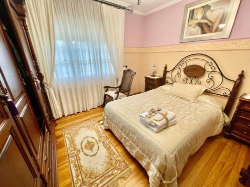 Noia House | Cozy Casa Amelia Noia: Family-Friendly with Breakfast Included
