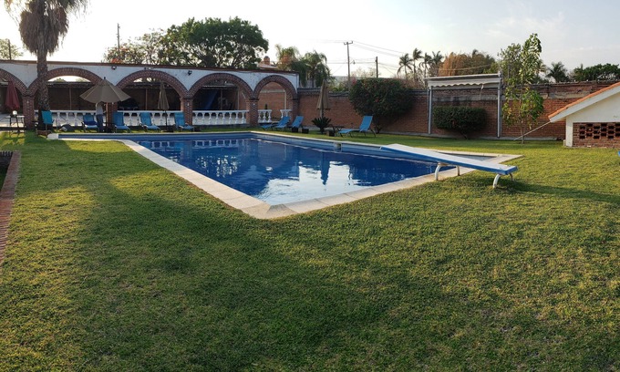 Jojutla House | Spacious Casa with Garden & Pool, 5 Minutes from Tequesquitengo