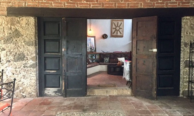 Santo Domingo House | Relaxing Retreat at Casa Amplia Tepoztlán with Spa & Breakfast